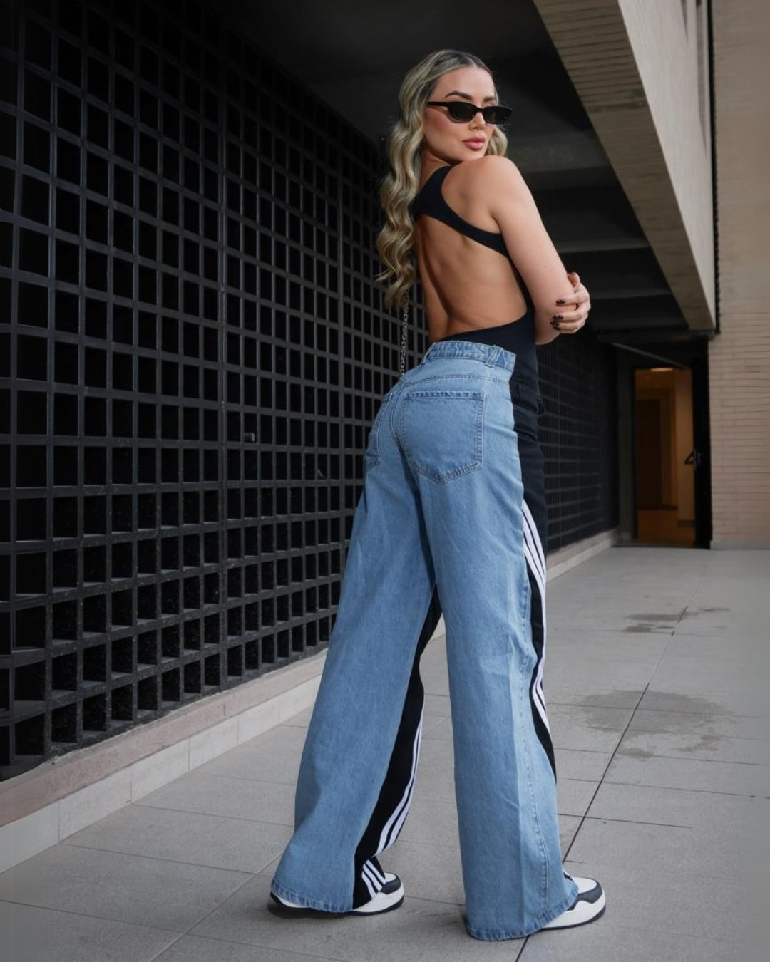 Movalux Jean Líneas Curvas