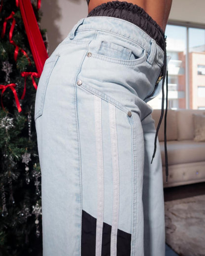 Jean Fit con Pretina Ancha: Moldea® Negro con Líneas Laterales y Pretina - Edición Limitada